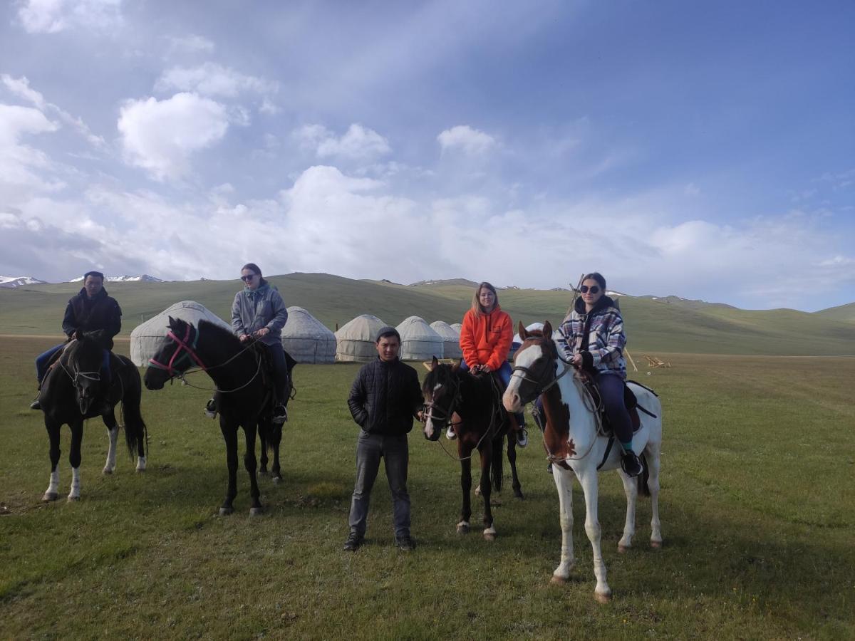 Yurt Camp Ali-Nur At Lake Song-Kol Юрточный Лагерь Али-Нур Озеро Сон-Куль Сон-Куль Кыргызстан Нарын Kyrgyzstan Naryn Exterior photo