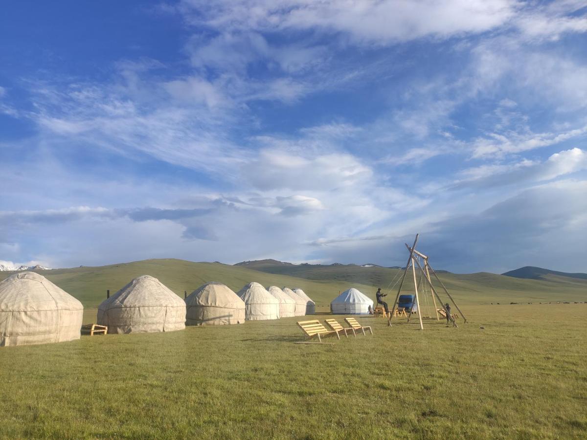 Yurt Camp Ali-Nur At Lake Song-Kol Юрточный Лагерь Али-Нур Озеро Сон-Куль Сон-Куль Кыргызстан Нарын Kyrgyzstan Naryn Exterior photo