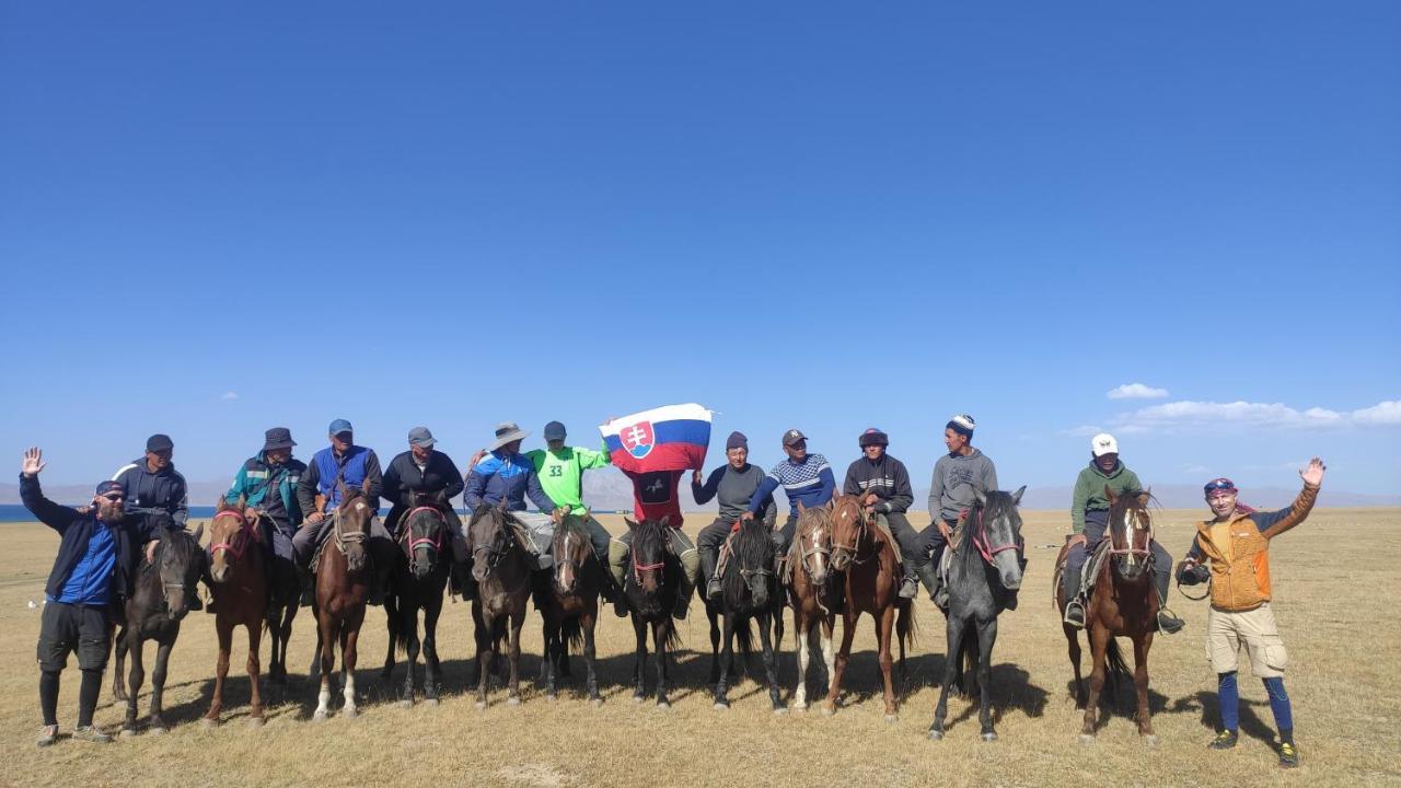 Yurt Camp Ali-Nur At Lake Song-Kol Юрточный Лагерь Али-Нур Озеро Сон-Куль Сон-Куль Кыргызстан Нарын Kyrgyzstan Naryn Exterior photo