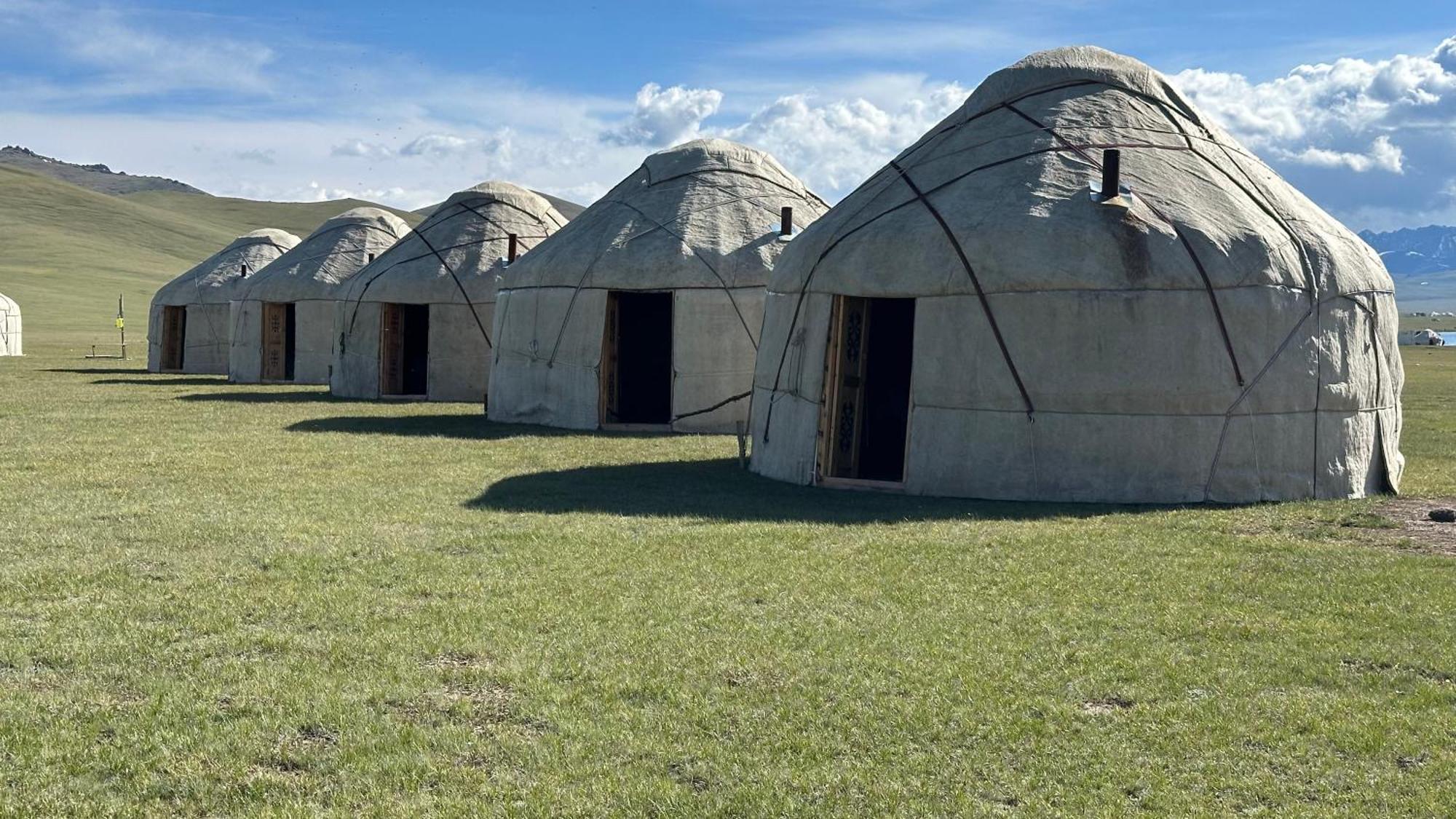 Yurt Camp Ali-Nur At Lake Song-Kol Юрточный Лагерь Али-Нур Озеро Сон-Куль Сон-Куль Кыргызстан Нарын Kyrgyzstan Naryn Exterior photo