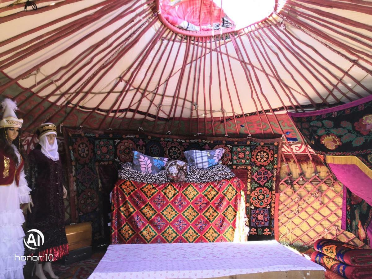 Yurt Camp Ali-Nur At Lake Song-Kol Юрточный Лагерь Али-Нур Озеро Сон-Куль Сон-Куль Кыргызстан Нарын Kyrgyzstan Naryn Exterior photo