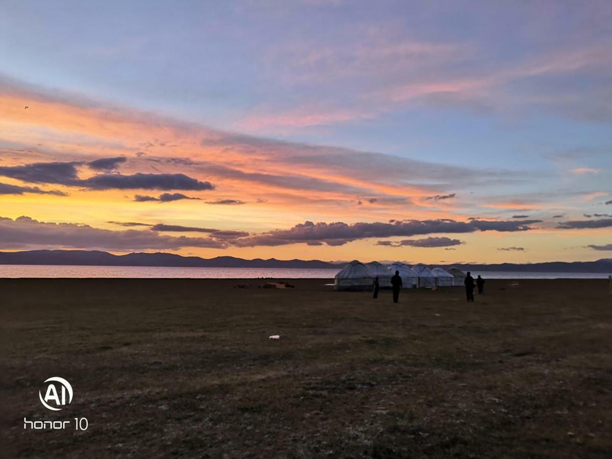 Yurt Camp Ali-Nur At Lake Song-Kol Юрточный Лагерь Али-Нур Озеро Сон-Куль Сон-Куль Кыргызстан Нарын Kyrgyzstan Naryn Exterior photo