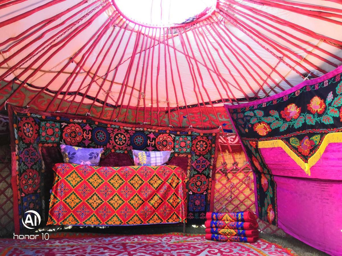 Yurt Camp Ali-Nur At Lake Song-Kol Юрточный Лагерь Али-Нур Озеро Сон-Куль Сон-Куль Кыргызстан Нарын Kyrgyzstan Naryn Exterior photo