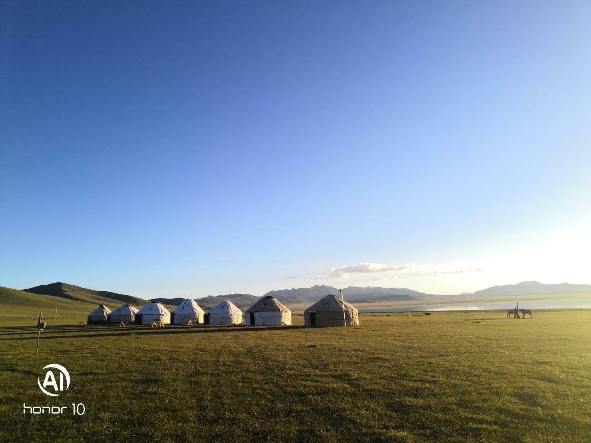 Yurt Camp Ali-Nur At Lake Song-Kol Юрточный Лагерь Али-Нур Озеро Сон-Куль Сон-Куль Кыргызстан Нарын Kyrgyzstan Naryn Exterior photo