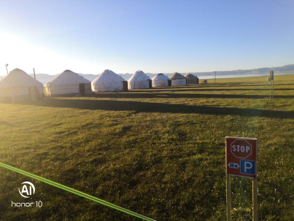 Yurt Camp Ali-Nur At Lake Song-Kol Юрточный Лагерь Али-Нур Озеро Сон-Куль Сон-Куль Кыргызстан Нарын Kyrgyzstan Naryn Exterior photo