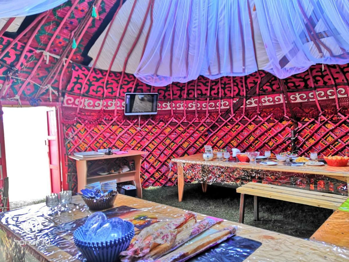 Yurt Camp Ali-Nur At Lake Song-Kol Юрточный Лагерь Али-Нур Озеро Сон-Куль Сон-Куль Кыргызстан Нарын Kyrgyzstan Naryn Exterior photo