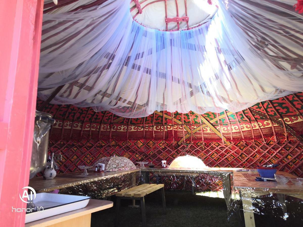 Yurt Camp Ali-Nur At Lake Song-Kol Юрточный Лагерь Али-Нур Озеро Сон-Куль Сон-Куль Кыргызстан Нарын Kyrgyzstan Naryn Exterior photo