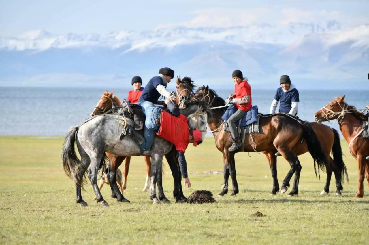 Yurt Camp Ali-Nur At Lake Song-Kol Юрточный Лагерь Али-Нур Озеро Сон-Куль Сон-Куль Кыргызстан Нарын Kyrgyzstan Naryn Exterior photo